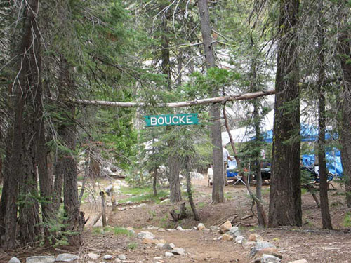 Photo of entrance to Bouke campsite.